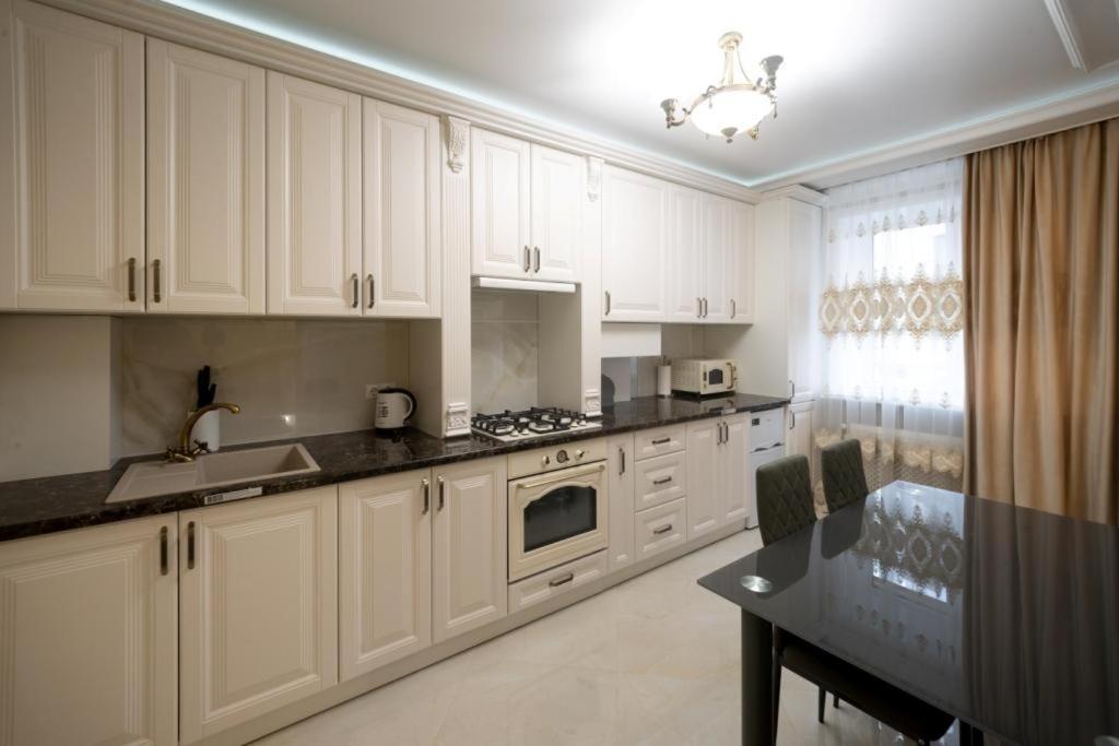 Apartments U Ratushi Kamyanets-Podilski Dış mekan fotoğraf